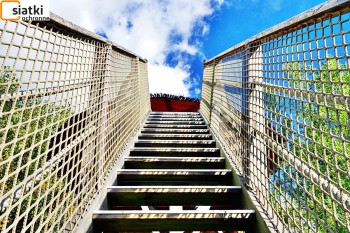  Osłonowa siatka na schody — Skuteczne zabezpieczenie balustrad 