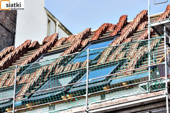  Siatka chroniąca przed spadającymi dachówkami — Dobre zabezpieczenie siatkami starego dachu 