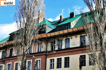  Stary dach - Siatka na spadające dachówki z dachu — Dobre zabezpieczenie siatkami starego dachu 