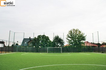  Wytrzymały piłkochwyt na boisko szkolne do piłki nożnej - siatka 4,5x4,5 cm, 4 mm 