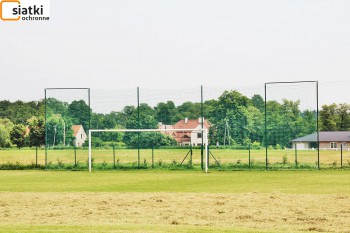  Siatki na ogrodzenia boisk sportowych - wytrzymała siatka ze sznórków — Dobre ogrodzenie boiska sportowego 