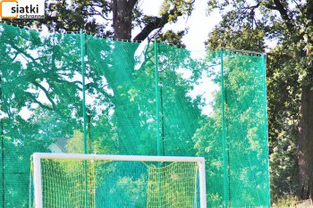  Ogrodzenie boiska do piłki nożnej z przędzy polipropylenowej Wytrzymała siatka na ogrodzenie – polipropylen Niezawodna siatka ochronna Polipropylenowe siatki zabezpieczające Tanie ogrodzenie szkolnego boiska 