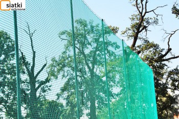  Ogrodzenie boiska do piłki nożnej z polipropylenu Wytrzymałe ogrodzenie na boisko do piłki nożnej Siatki sznurkowe na boisko szkolne Zabezpieczające siatki na ogrodzenie Siatka z polipropylenu – ogrodzenie boiska 