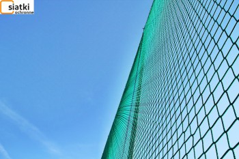  Boisko piłkarskie - siatka na mocne ogrodzenie — Dobre ogrodzenie boiska sportowego 