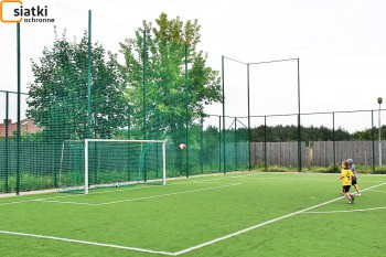  Siatki na ogrodzenia boisk sportowych - tania siatka zabezpieczająca — Dobre ogrodzenie boiska sportowego 