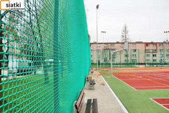  Siatka zabezpieczenie na ogrodzenie boisk - 10x10cm, 5mm — Dobre ogrodzenie boiska sportowego 