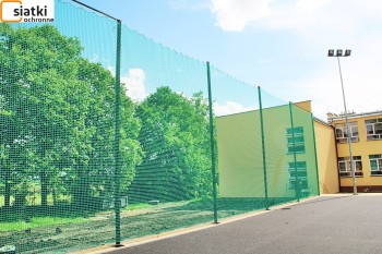  Tania siatka na ogrodzenie boiska w szkole 