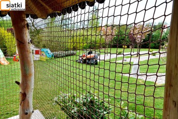  Mocna siatka z dużym oczkiem — Idealne zabezpieczenie Twojej altanki ogrodowej 