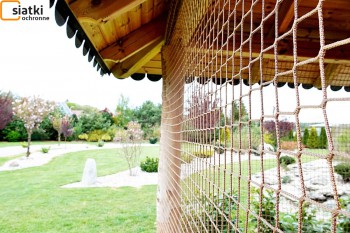  Siatka z małym oczkiem — Idealne zabezpieczenie Twojego miejsca wypoczynku w ogrodzie 