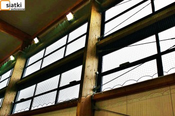  Siatka do zabezpieczenia okien w hali sportowej 